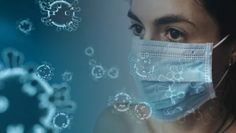 Vrouw met mondkapje tegen coronavirus