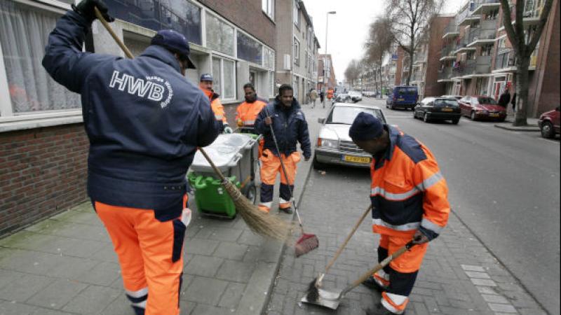 Medewerkers gemeenten houden straat schoon 