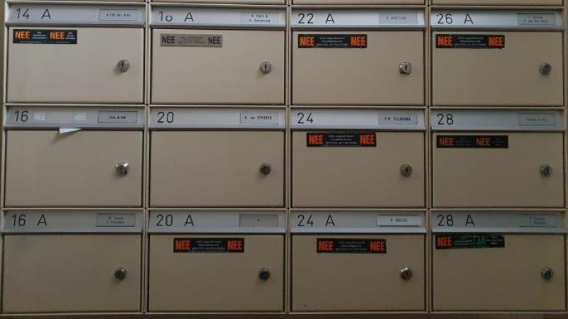 Brievenbussen met neenee-stickers
