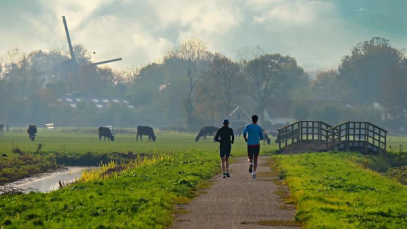 Twee mannen zijn aan het hardlopen