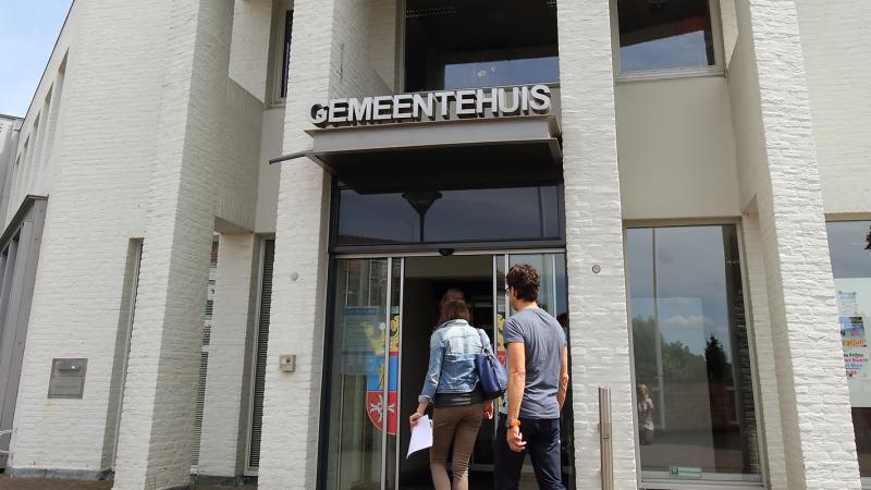 Hoofdingang van een gemeentehuis