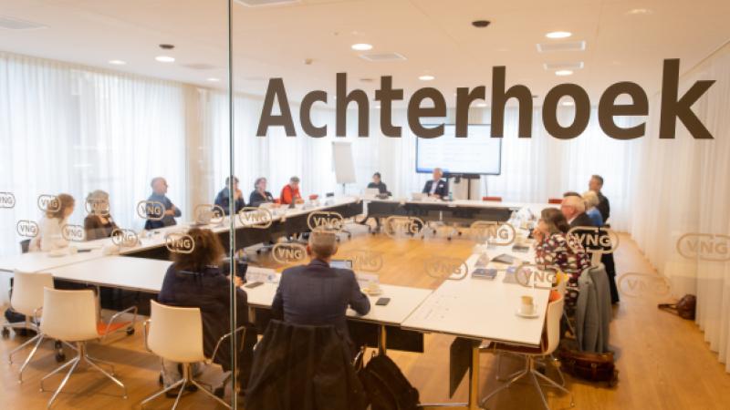 commissie vergadert in zaal Achterhoek bij de VNG