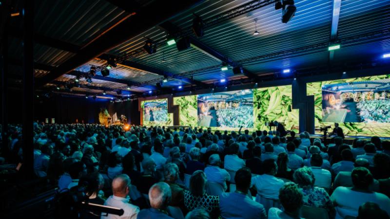 Foto van de zaal bij de Algemene Leden Vergadering van de VNG
