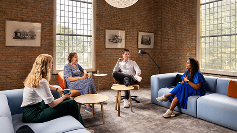 Collega's in overleg