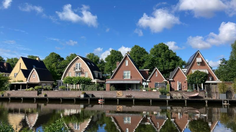 Huizen aan het water in Nederland