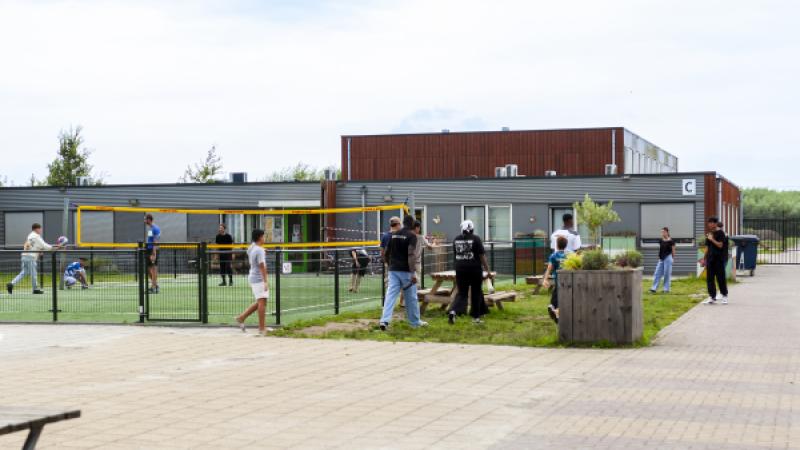 asielzoekers op het sportveld