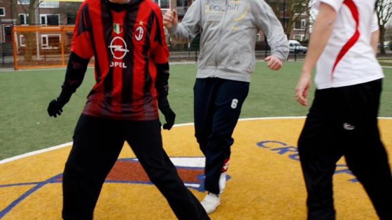 voetballende kinderen