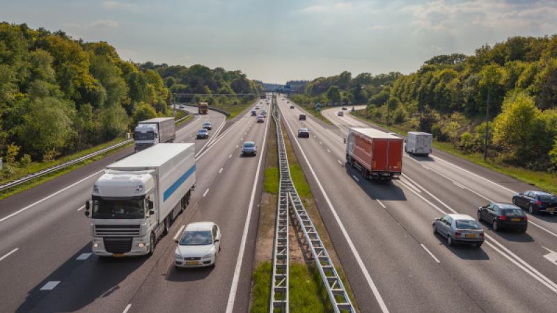 Autosnelweg van bovenaf