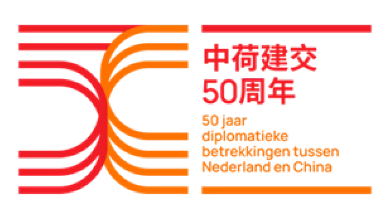 logo met tekst 50 jaar diplomatieke betrekkingen tussen Nederland en China