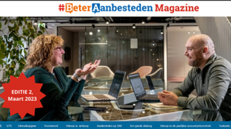 Vrouw en man zitten tegenover elkaar in gesprek, cover van Beter Aanbesteden Magazine nummer 2