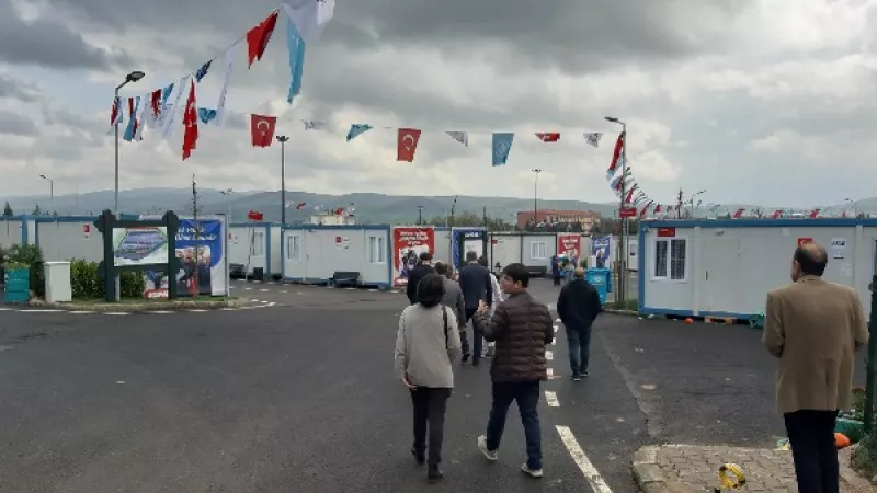 Containerkamp voor ontheemden in Kahramanmaras, Turkije