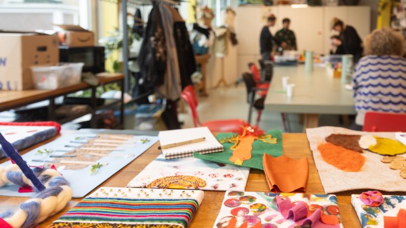 Kunstwerkjes op tafel