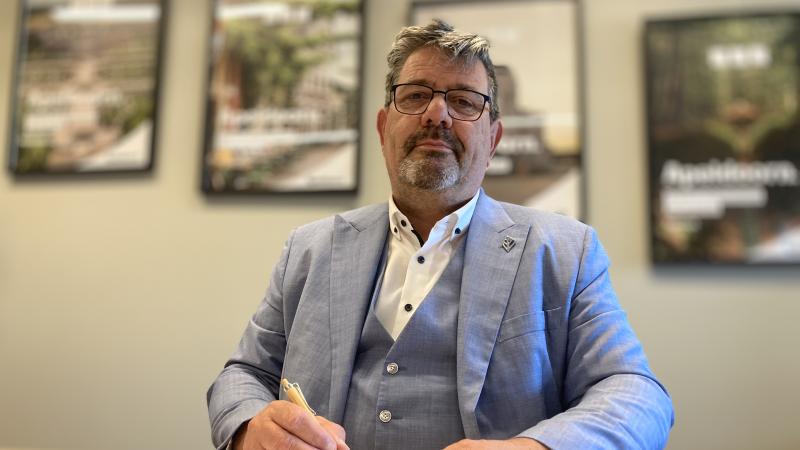 Wethouder Huizer tekent de Startverklaring van het Risicobeheerfonds