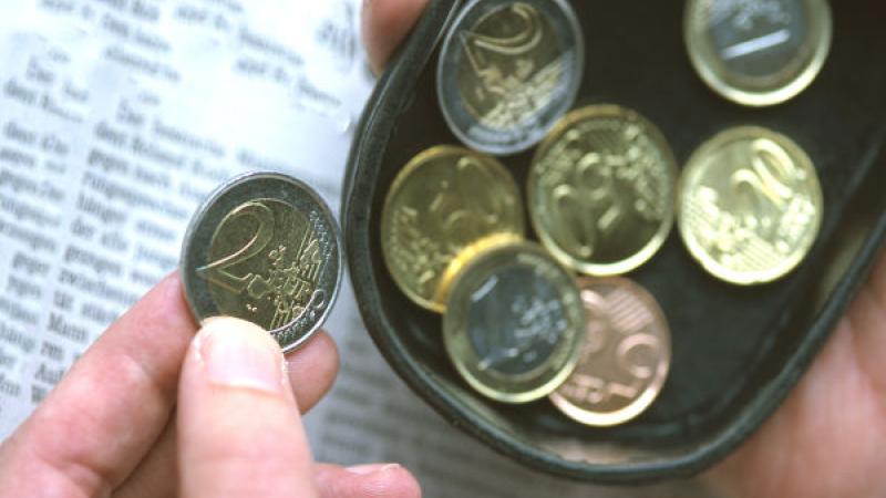 Euromunten in een bakje bij elkaar