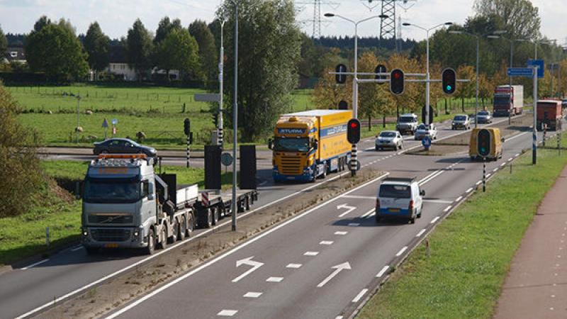 Straatbeeld met verkeer