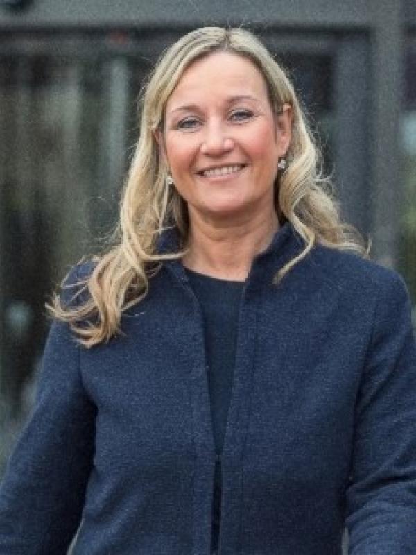 Caroline Bos