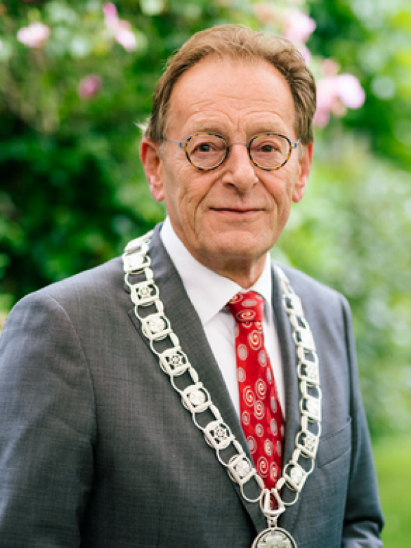 Koos Janssen stopt in januari als burgemeester van Zeist VNG