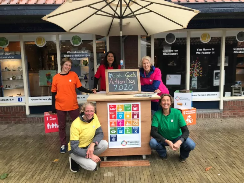 Groepsfoto van medewerkers van de Global Goals Action Day 2020 in Wassenaar