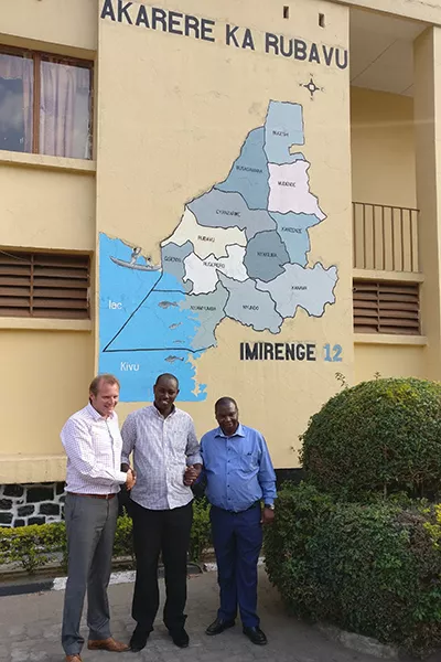 Een man uit Rheden op bezoek in Rwanda